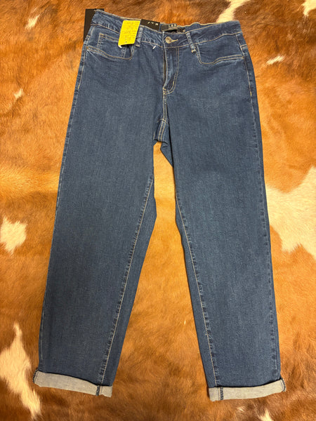 L&B mid rise dark wash Capri