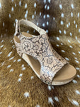 Very G Liberty Tooled nude wedge